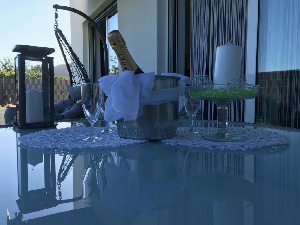 Hedonist-Luxury 2 Bedroom Apartment With Private Hot Tub, Garden And Free Parking Trogir Eksteriør bilde