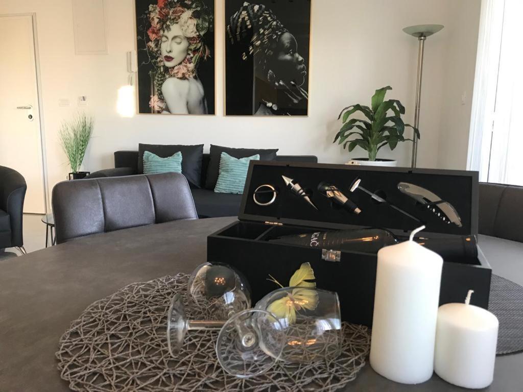 Hedonist-Luxury 2 Bedroom Apartment With Private Hot Tub, Garden And Free Parking Trogir Eksteriør bilde
