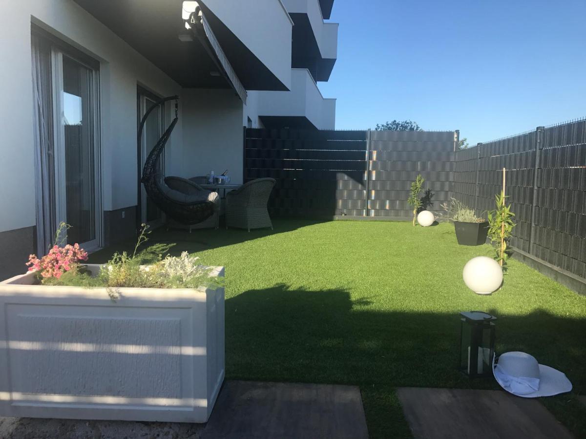 Hedonist-Luxury 2 Bedroom Apartment With Private Hot Tub, Garden And Free Parking Trogir Eksteriør bilde