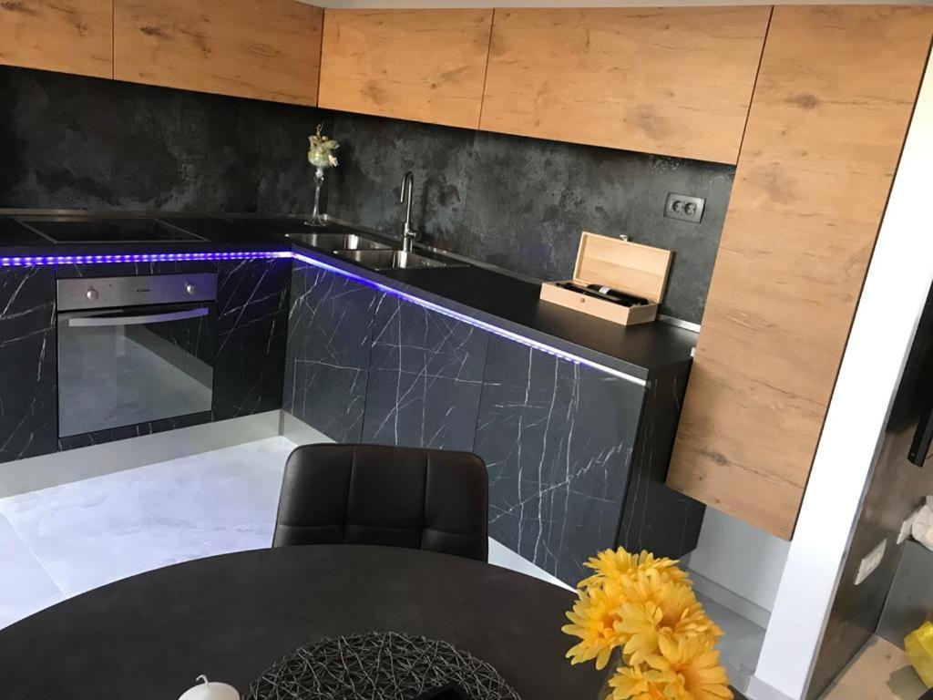 Hedonist-Luxury 2 Bedroom Apartment With Private Hot Tub, Garden And Free Parking Trogir Eksteriør bilde