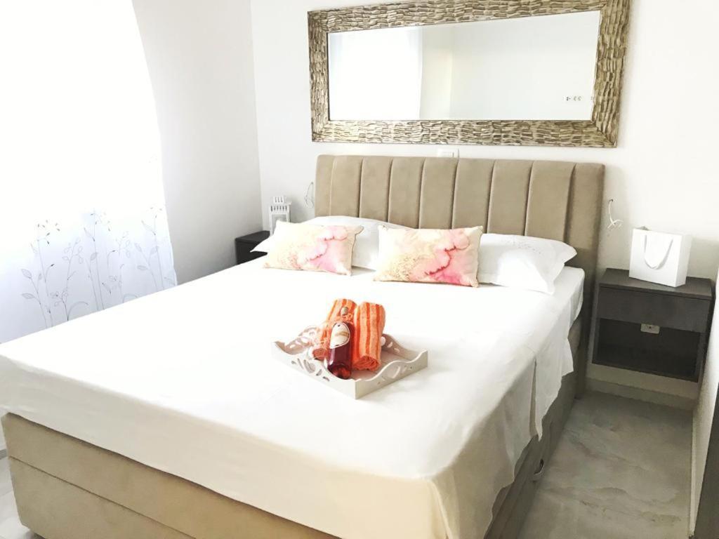 Hedonist-Luxury 2 Bedroom Apartment With Private Hot Tub, Garden And Free Parking Trogir Eksteriør bilde