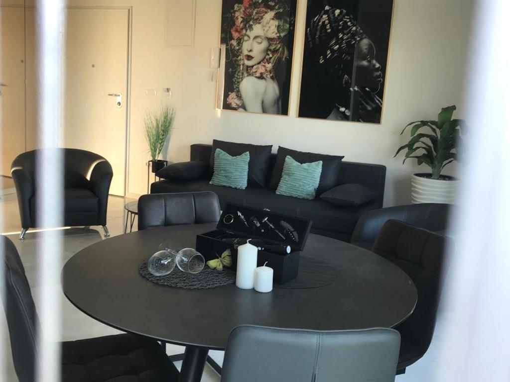 Hedonist-Luxury 2 Bedroom Apartment With Private Hot Tub, Garden And Free Parking Trogir Eksteriør bilde