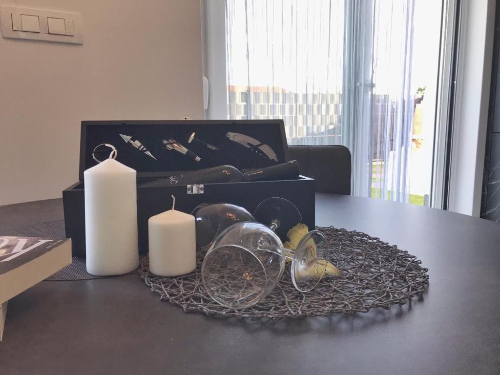 Hedonist-Luxury 2 Bedroom Apartment With Private Hot Tub, Garden And Free Parking Trogir Eksteriør bilde