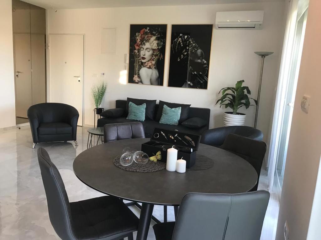 Hedonist-Luxury 2 Bedroom Apartment With Private Hot Tub, Garden And Free Parking Trogir Eksteriør bilde