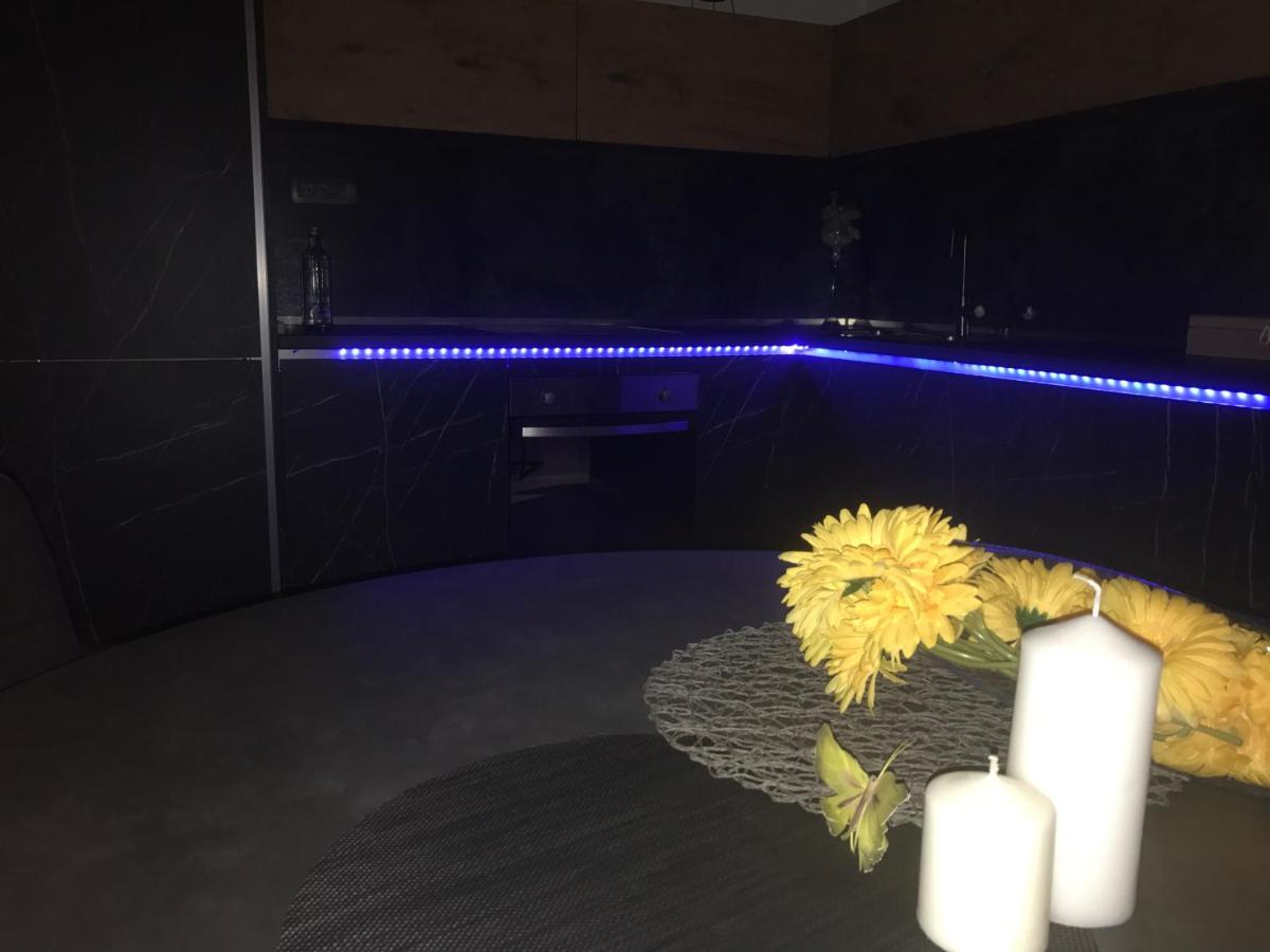 Hedonist-Luxury 2 Bedroom Apartment With Private Hot Tub, Garden And Free Parking Trogir Eksteriør bilde