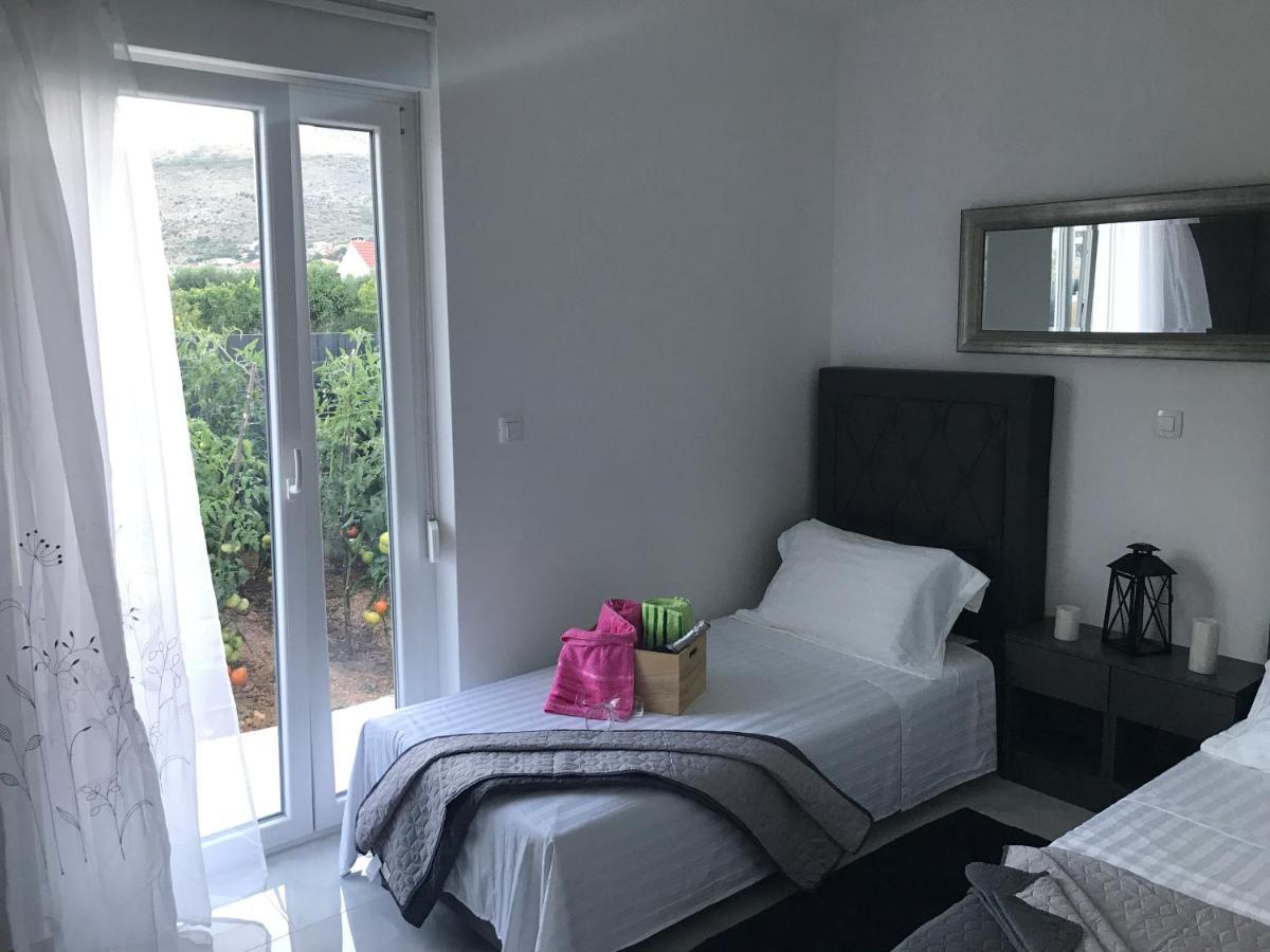 Hedonist-Luxury 2 Bedroom Apartment With Private Hot Tub, Garden And Free Parking Trogir Eksteriør bilde