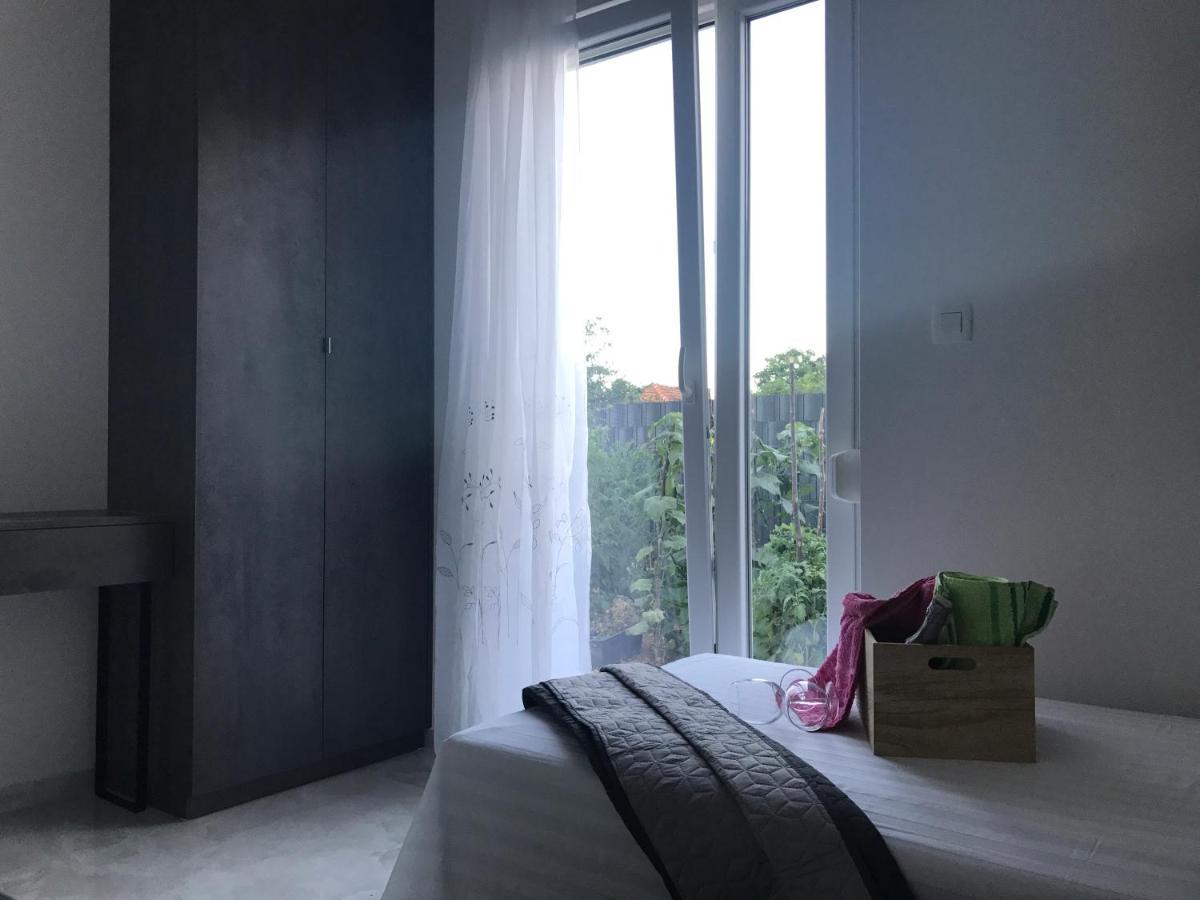 Hedonist-Luxury 2 Bedroom Apartment With Private Hot Tub, Garden And Free Parking Trogir Eksteriør bilde