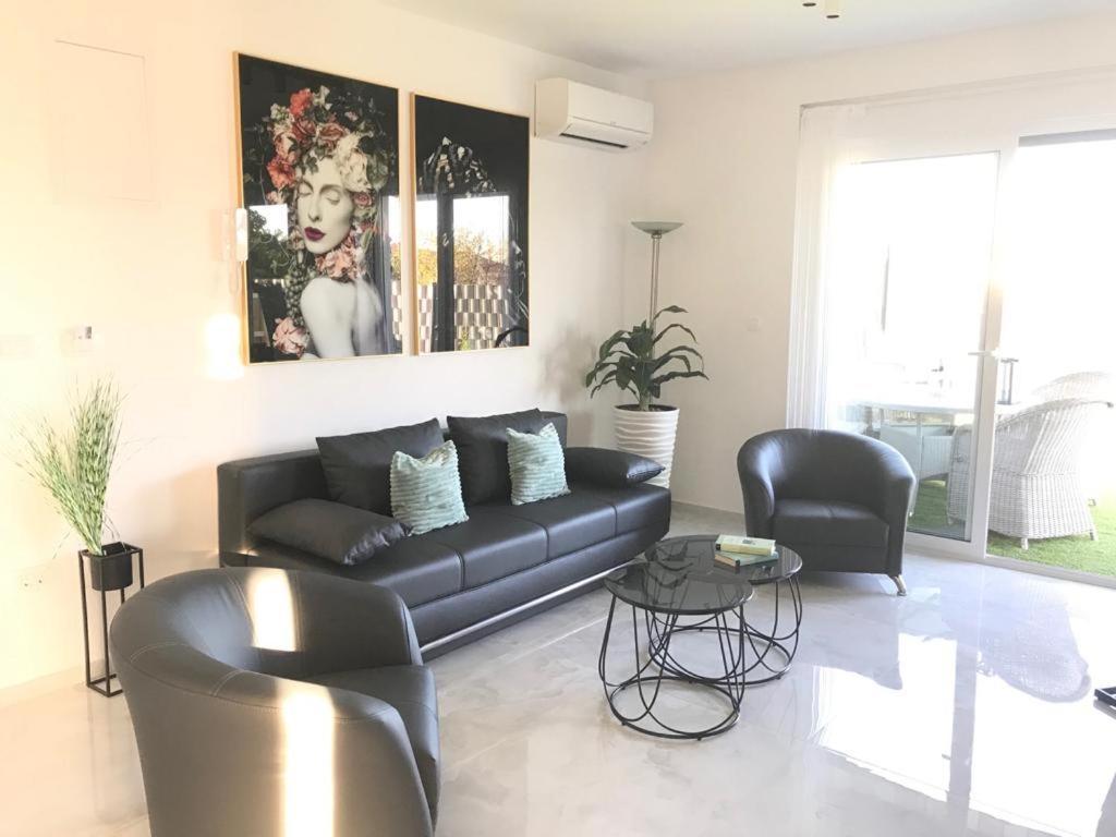 Hedonist-Luxury 2 Bedroom Apartment With Private Hot Tub, Garden And Free Parking Trogir Eksteriør bilde