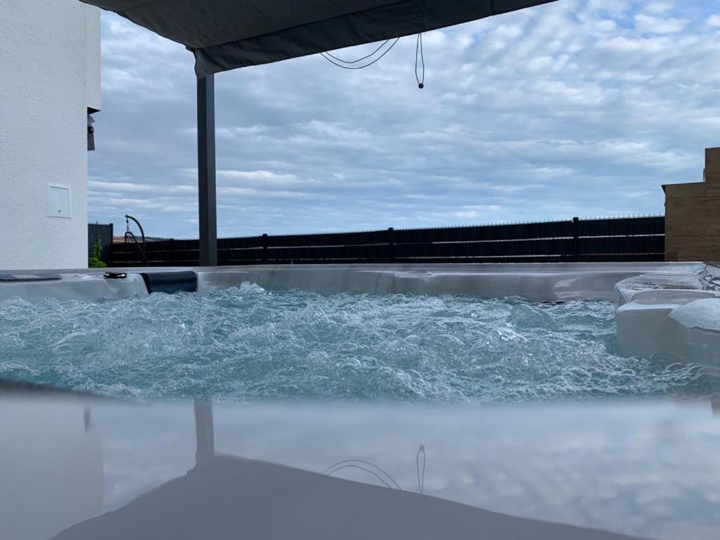 Hedonist-Luxury 2 Bedroom Apartment With Private Hot Tub, Garden And Free Parking Trogir Eksteriør bilde
