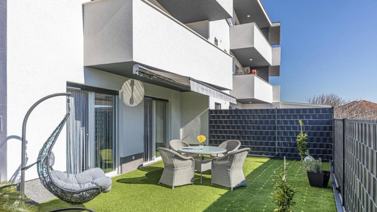 Hedonist-Luxury 2 Bedroom Apartment With Private Hot Tub, Garden And Free Parking Trogir Eksteriør bilde