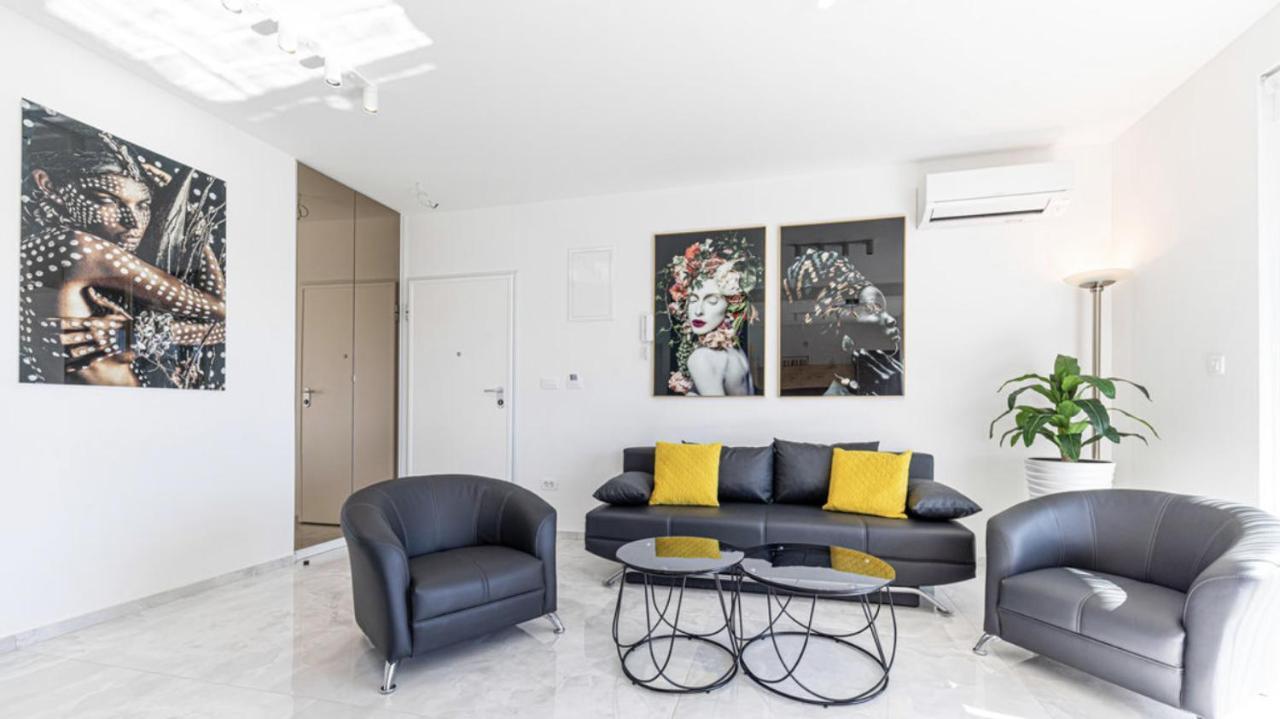Hedonist-Luxury 2 Bedroom Apartment With Private Hot Tub, Garden And Free Parking Trogir Eksteriør bilde