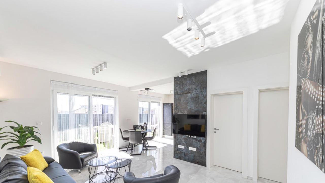 Hedonist-Luxury 2 Bedroom Apartment With Private Hot Tub, Garden And Free Parking Trogir Eksteriør bilde