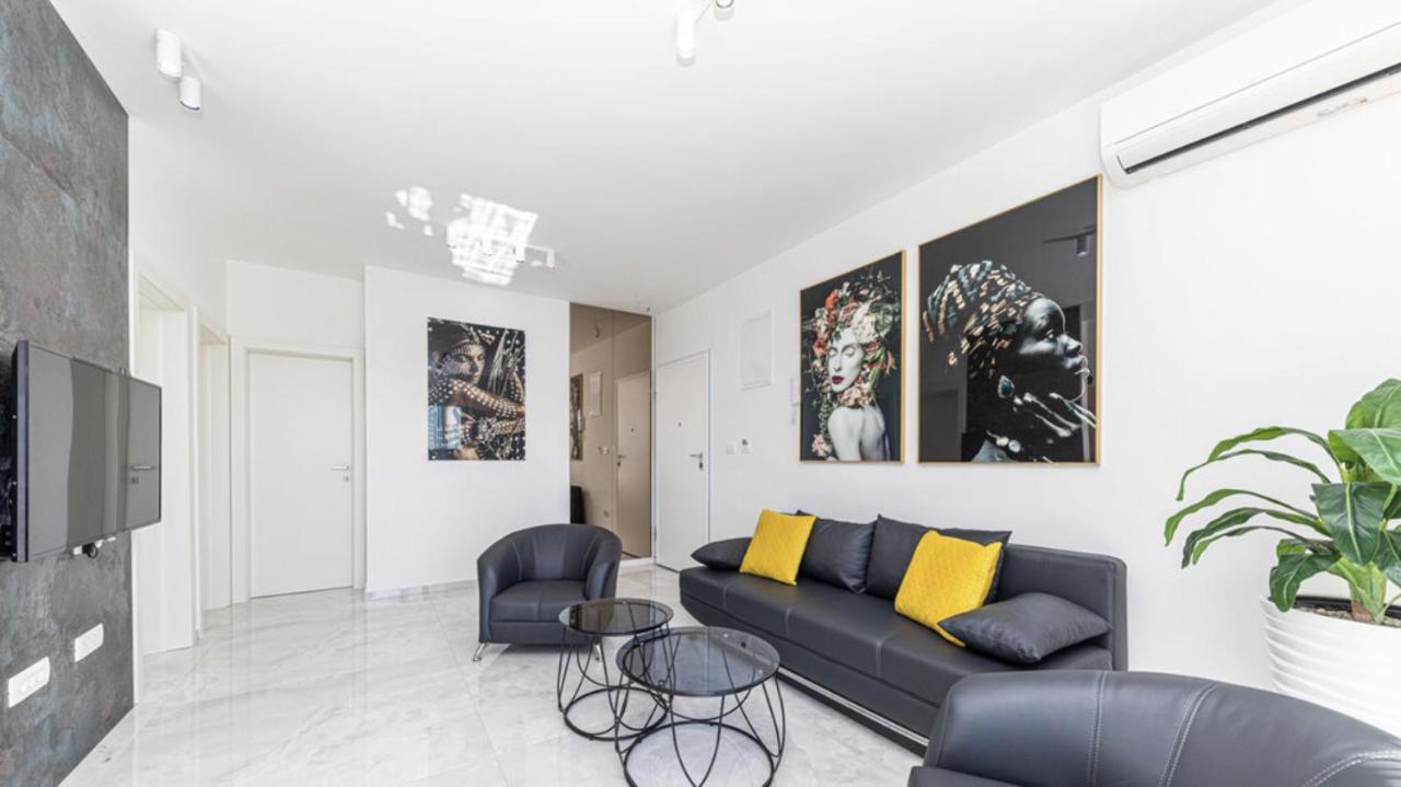 Hedonist-Luxury 2 Bedroom Apartment With Private Hot Tub, Garden And Free Parking Trogir Eksteriør bilde
