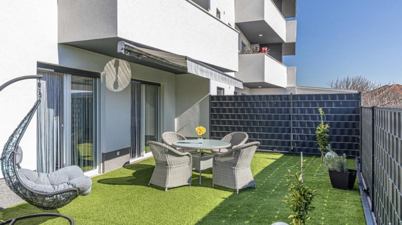 Hedonist-Luxury 2 Bedroom Apartment With Private Hot Tub, Garden And Free Parking Trogir Eksteriør bilde